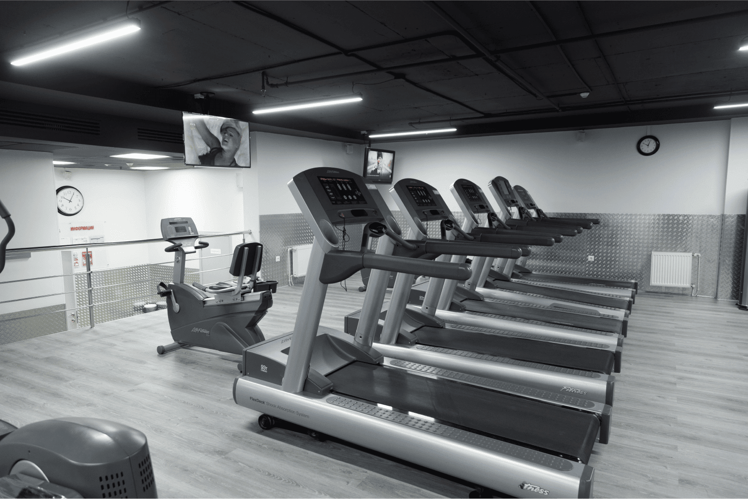 Хохрякова, 10 |  - Тренажерный зал